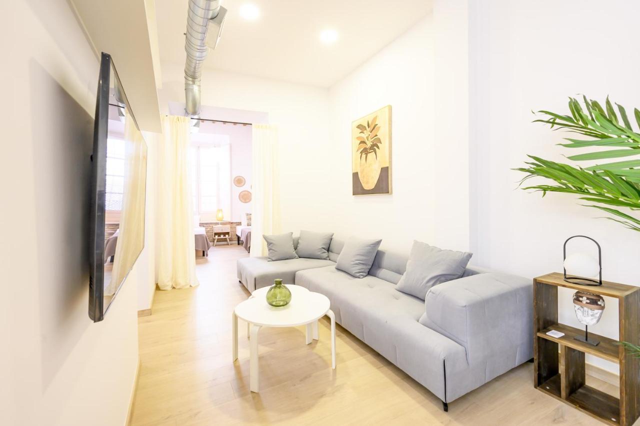 Modern 3 Bedroom, City Center With Patio & High Ceilings By 10Tosea Малага Экстерьер фото