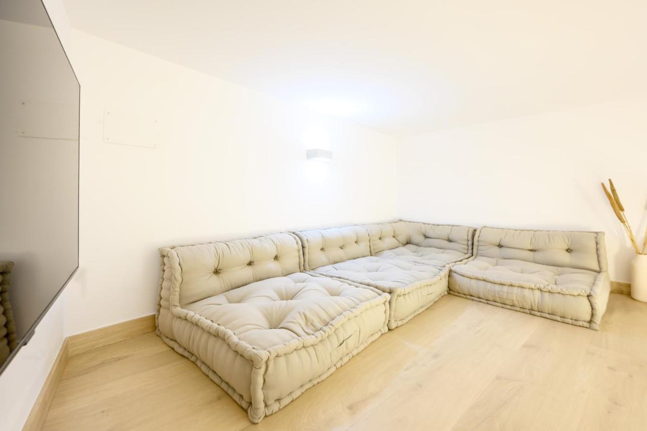 Modern 3 Bedroom, City Center With Patio & High Ceilings By 10Tosea Малага Экстерьер фото